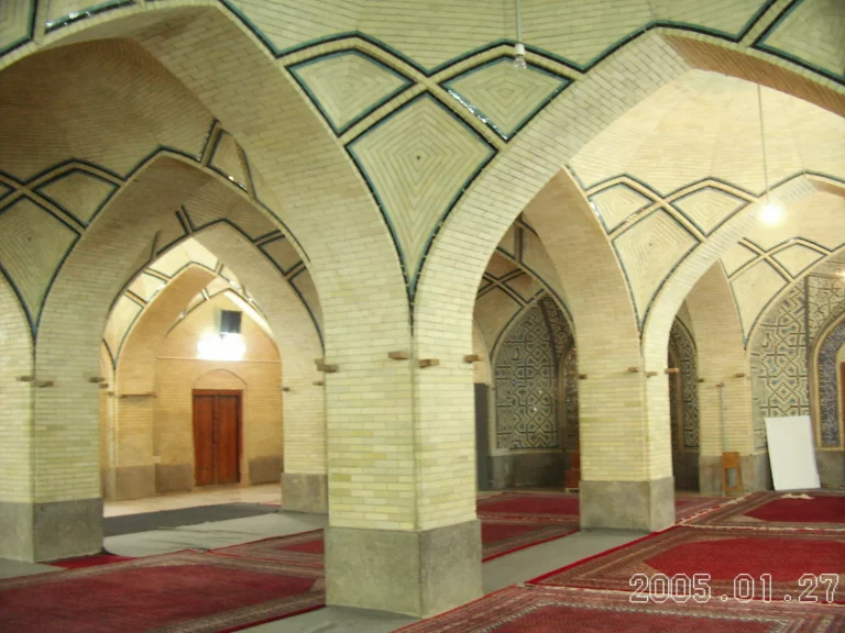 شبستان مسجد امام صادق در مدرسه چهارباغ اصفهان