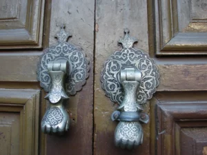 دسته درب مدرسه چهارباغ شکل شیر نقره